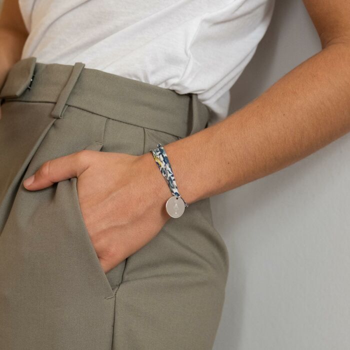 Bracelet 3 tours Liberty personnalisé prénom médaille gravée argent 19 mm - HappyBulle x Marie Savart - photo portée