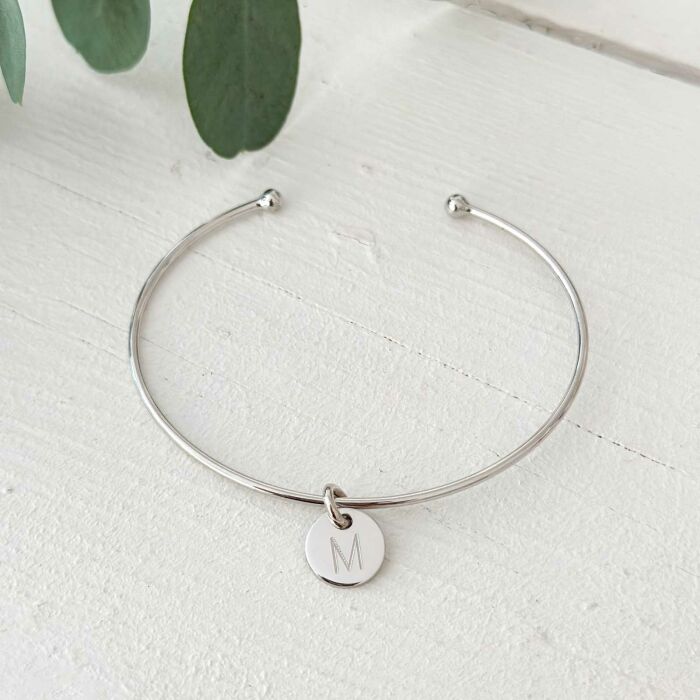 Bracelet personnalisé jonc ouvert argent médaille gravée 10 mm - initiale M
