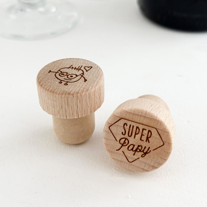 Bouchon de bouteille bois gravé - édition spéciale "Super Papy" - ambiance