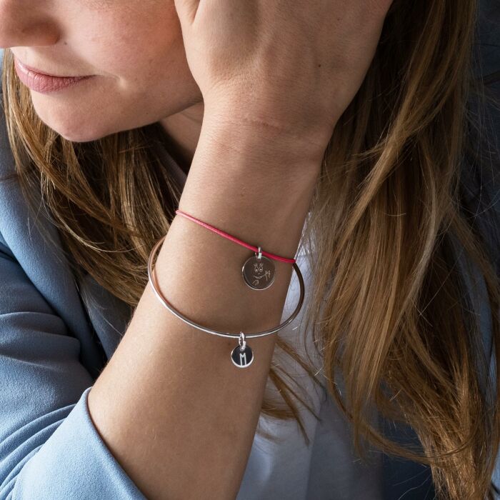 Bracelet personnalisé médaille gravée argent dormeuse 15 mm - Happybulle x Barbapapa - photo portée