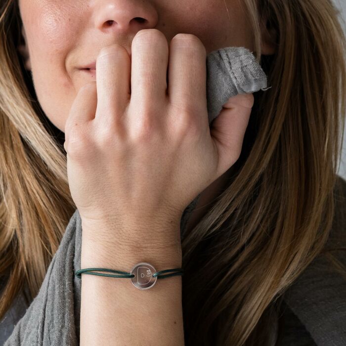 Bracelet personnalisé médaille gravée argent 2 trous 15mm - Happybulle x Barbapapa - photo portée