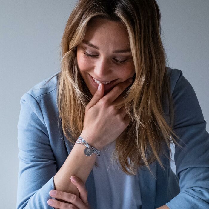Bracelet 3 tours Liberty personnalisé médaille gravée argent 19 mm - HappyBulle x Barbapapa - photo portée
