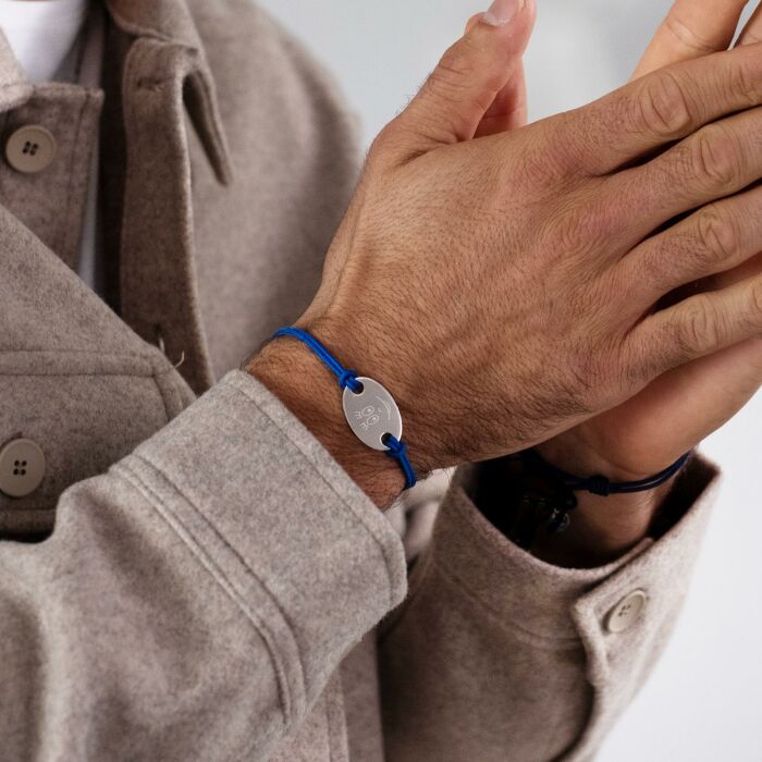Bracelet homme personnalisé cordon doublé médaille gravée argent ovale 25x16 mm - HappyBulle x Barbapapa - photo portée