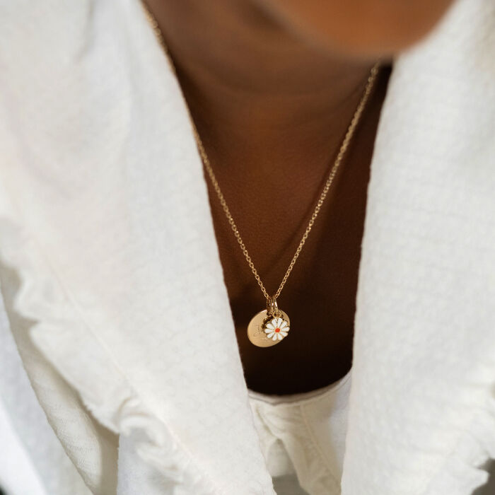 Pendentif enfant personnalisé médaille gravée plaqué or 15 mm et breloque email fleur 8 mm - dessin