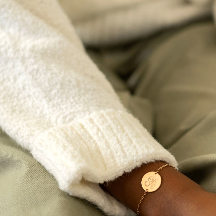 Bracelet enfant chaîne personnalisé initiale médaille gravée plaqué or 2 trous 15 mm - HappyBulle x Marie Savart - C