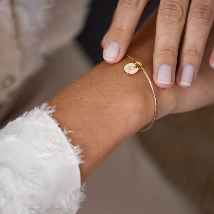Bracelet personnalisé jonc plaqué or médaille gravée initiale 10 mm - H