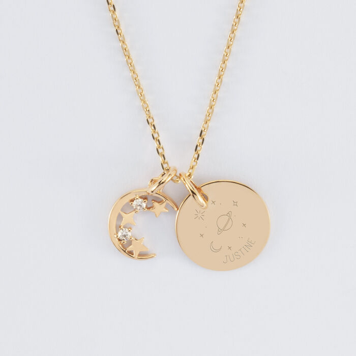 Pendentif enfant personnalisé médaille gravée plaqué or 15 mm et breloque lune scintillante - HappyBulle x Capucine - galaxie