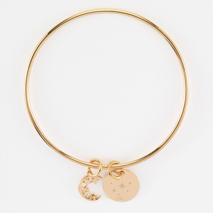 Bracelet personnalisé jonc plaqué or médaille gravée 15 mm et breloque lune scintillante - HappyBulle x Capucine - constellation