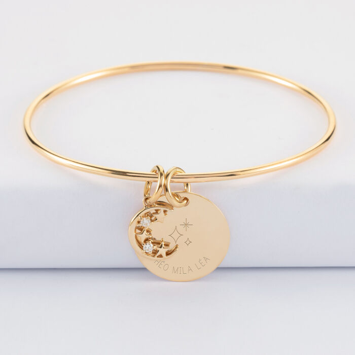 Bracelet personnalisé jonc plaqué or médaille gravée 19 mm et breloque lune scintillante 11 mm - HappyBulle x Capucine - 3 étoiles