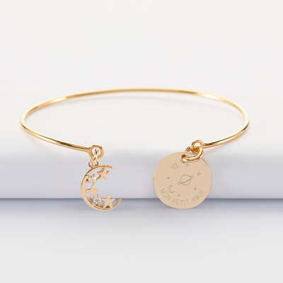 Bracelet personnalisé jonc plaqué or ouvert médaille gravée 15 mm et breloque lune scintillante 11 mm - HappyBulle x Capucine - galaxie