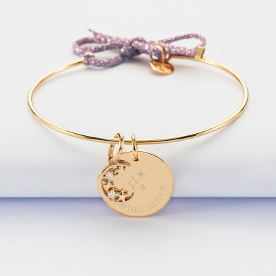 Bracelet personnalisé jonc plaqué or cordon pailleté médaille gravée 19 mm et breloque lune scintillante 11 mm - HappyBulle x Capucine - 3 étoiles