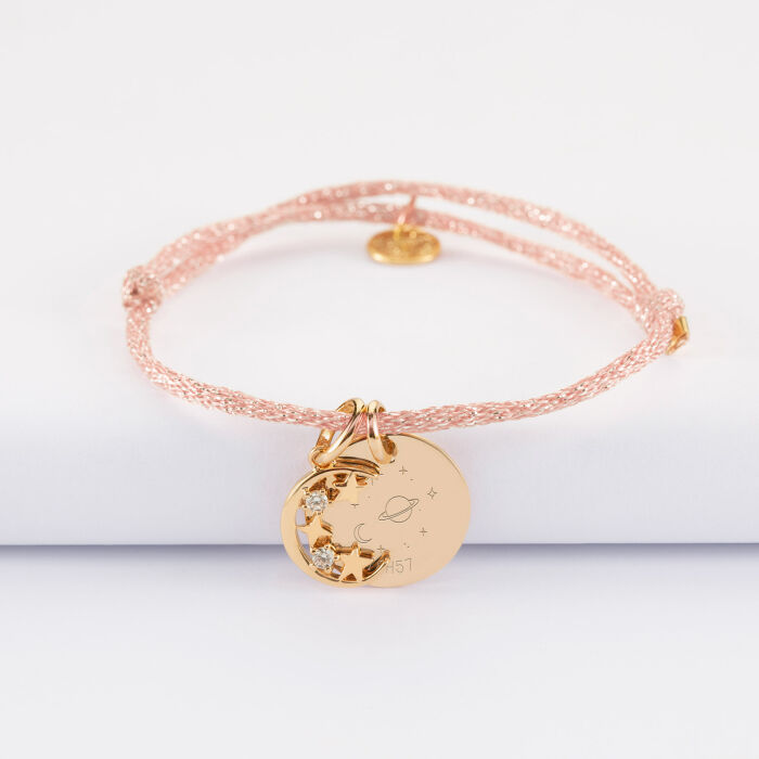 Bracelet enfant personnalisé cordon pailleté médaille gravée plaqué or 15 mm et breloque lune scintillante 11 mm - HappyBulle x Capucine - galaxie
