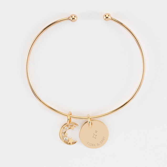 Bracelet personnalisé jonc ouvert boules plaqué or médaille gravée 15 mm et breloque lune scintillante 11 mm - HappyBulle x Capucine - 2 étoiles