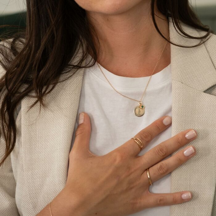 Collier talisman losange vert personnalisé médaille gravée plaqué or 15 mm - empreinte