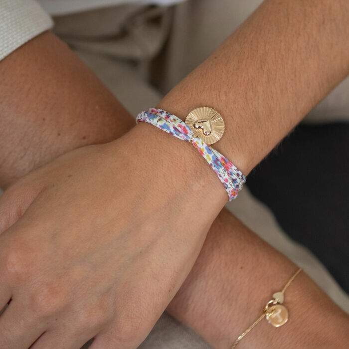 Bracelet 3 tours Liberty personnalisé médaille soleil coeur bombé gravée plaqué or 19 mm - porté
