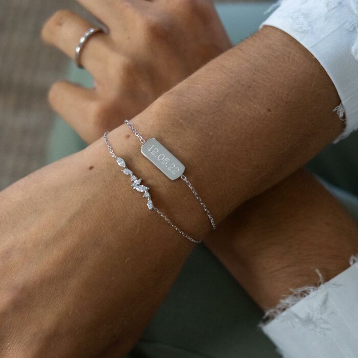 Bracelet chaine personnalisé médaille gravée argent plaque 20x8 mm - porté