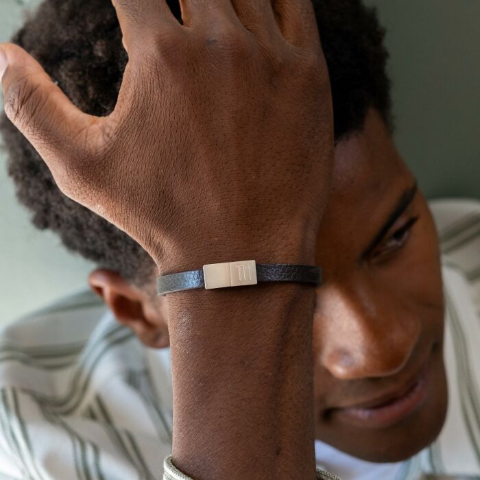 Bracelet homme personnalisé cuir fermoir gravé acier 11x11 mm - initiales