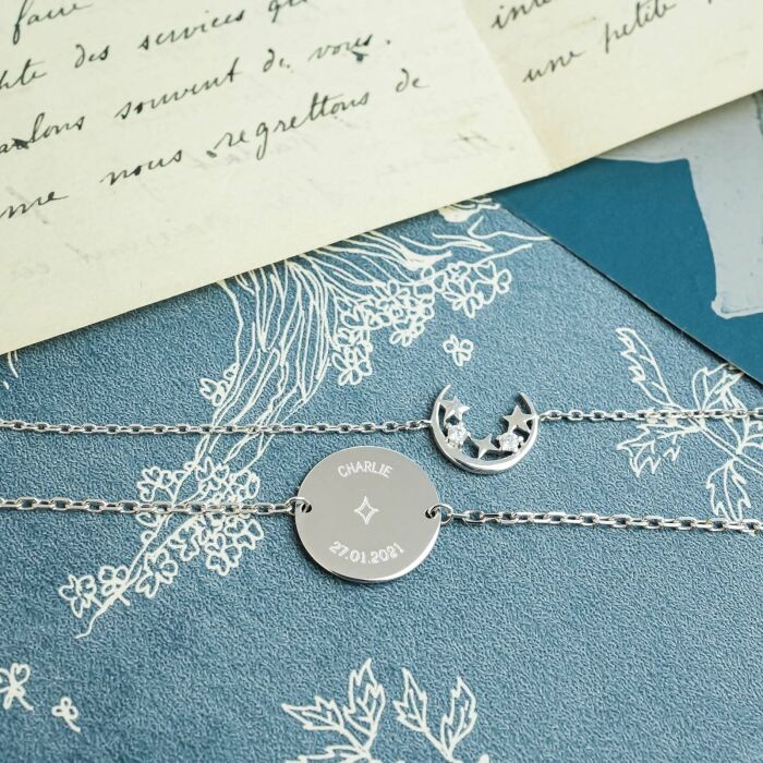 Duo bracelets personnalisés chaine lune scintillante et médaille gravée argent 15 mm - HappyBulle x Capucine - date