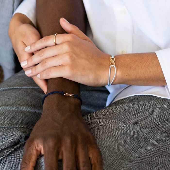 Bracelet infini personnalisé médaille gravée plaqué or 25x10mm - bracelet cordon