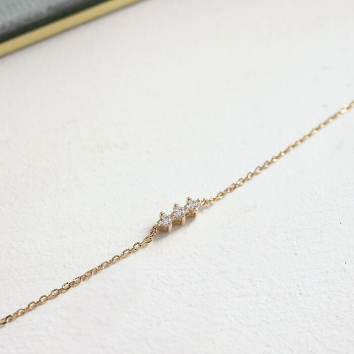 Duo bracelets personnalisés chaine trio scintillant et cordon pailleté médaille gravée plaqué or 15 mm - Trio de zircons