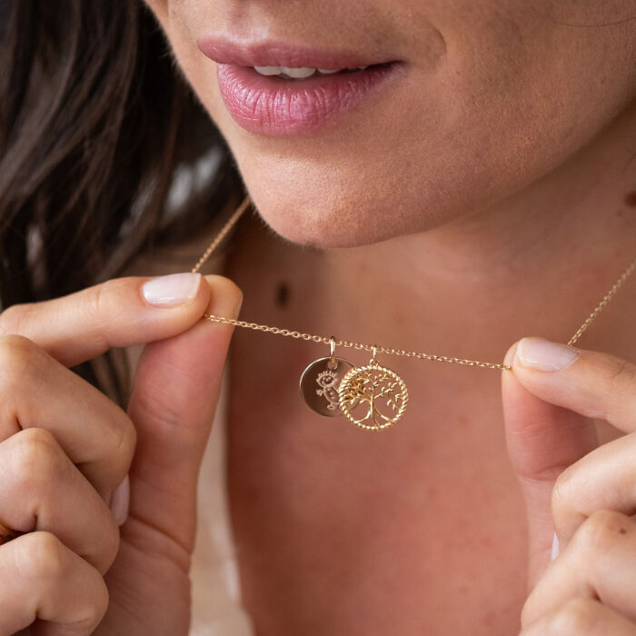 Pendentif personnalisé médaille gravée plaqué or 15 mm et breloque arbre de vie contour torsadé 16 mm - dessin