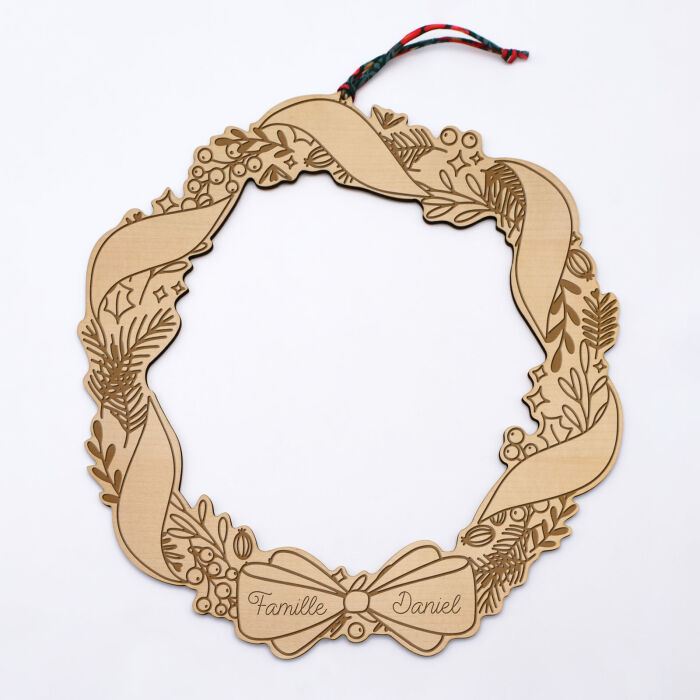 Couronne de Noël ajourée personnalisée bois gravé 25 cm - face