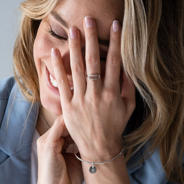 Bague ovale ouverte argent - portée