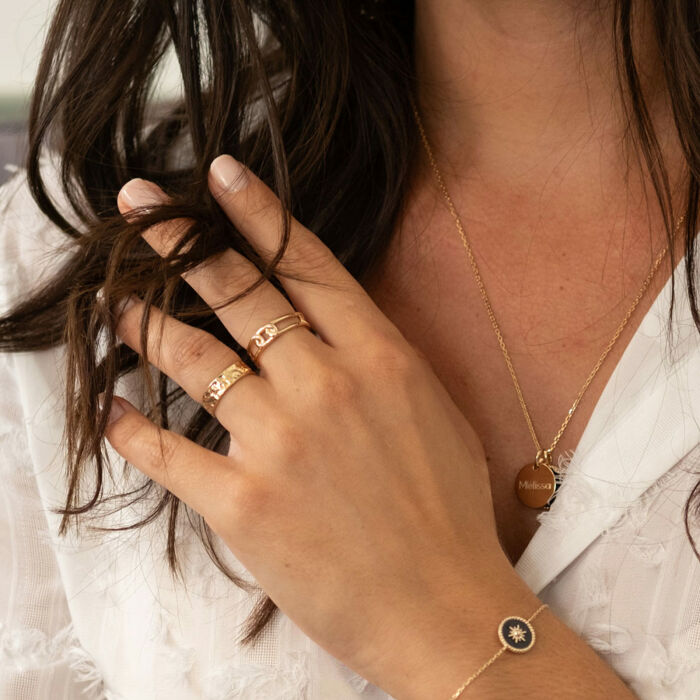 Bague chaine maille large plaqué or - photo portée