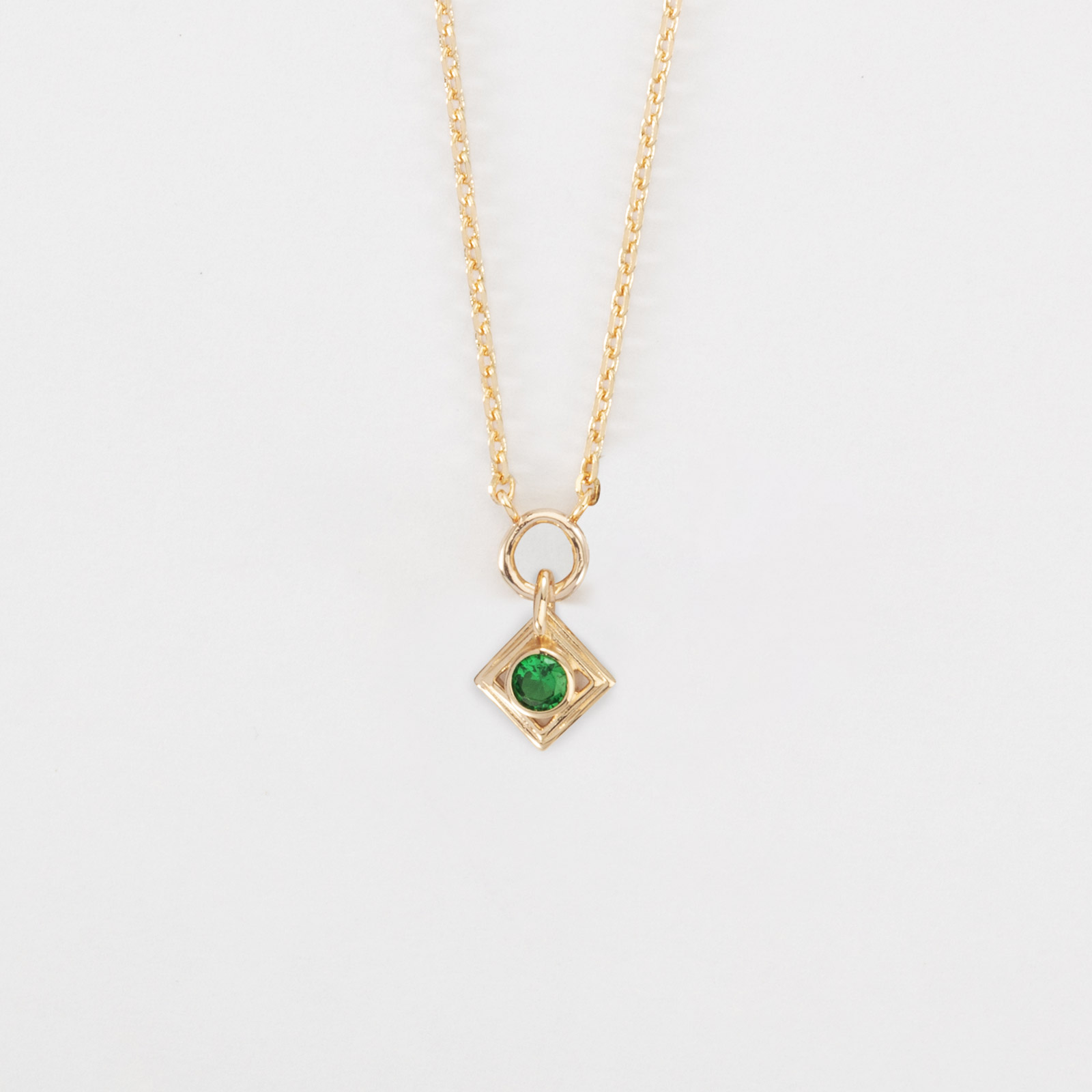 Pendentif Fleur De Lys Filigrane Plaqué Or – Symbole Puissant D'Honneur Et De Pureté – Chaîne Incluse