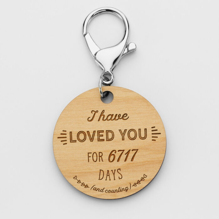 EN - Porte-clés personnalisé gravé bois médaille 50 mm "Je t'aime depuis..." - 6717 round