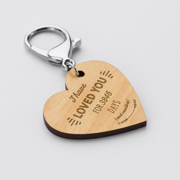 EN - Porte-clés personnalisé gravé bois médaille 50 mm "Je t'aime depuis..." - 3846 days