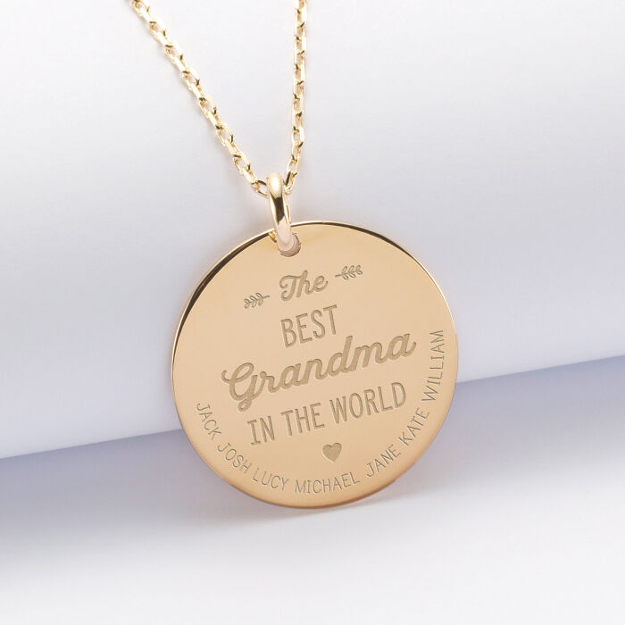 EN - Pendentif personnalisé médaille gravée plaqué or 27 mm "Best Grandma" - 7 names