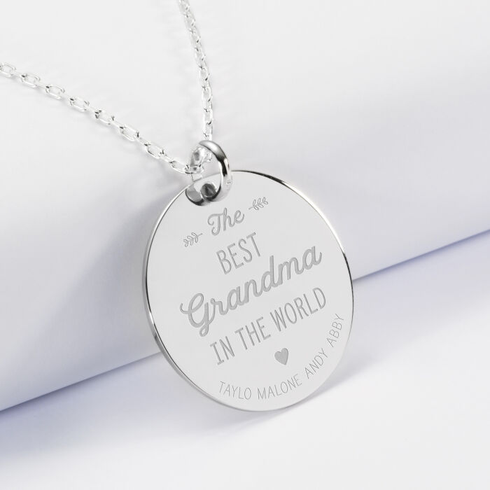 EN - Pendentif personnalisé médaille gravée argent 27 mm "Best Grandma" - Taylor, Malone, Andy, Abby