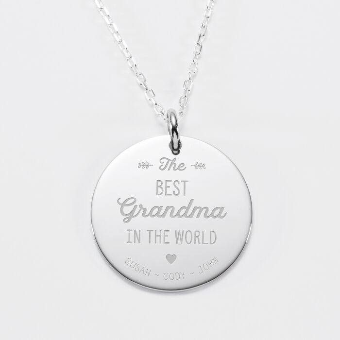 EN - Pendentif personnalisé médaille gravée argent 27 mm "Best Grandma" - Susan, Cody, John