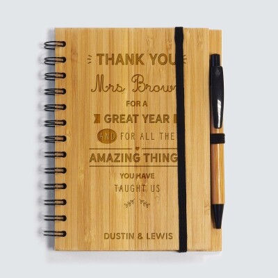 EN - Carnet bambou personnalisé 14,5x18 cm et stylo gravé -  "Thank you Teacher" - Dustin & Lewis
