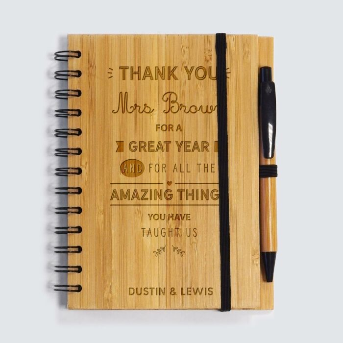 EN - Carnet bambou personnalisé 14,5x18 cm et stylo gravé -  "Thank you Teacher" - Dustin & Lewis