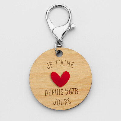 Porte-clés personnalisé gravé bois médaille 50 mm "Je t'aime depuis..." et coeur acrylique rouge