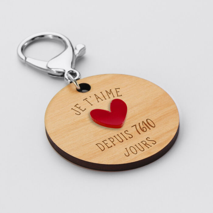 Porte-clés personnalisé gravé bois médaille 50 mm "Je t'aime depuis..." et coeur acrylique rouge