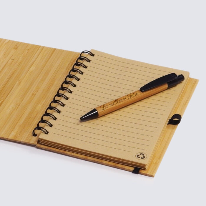 Carnet bambou personnalisé 11,5x15 cm et stylo gravé - intérieur + stylo