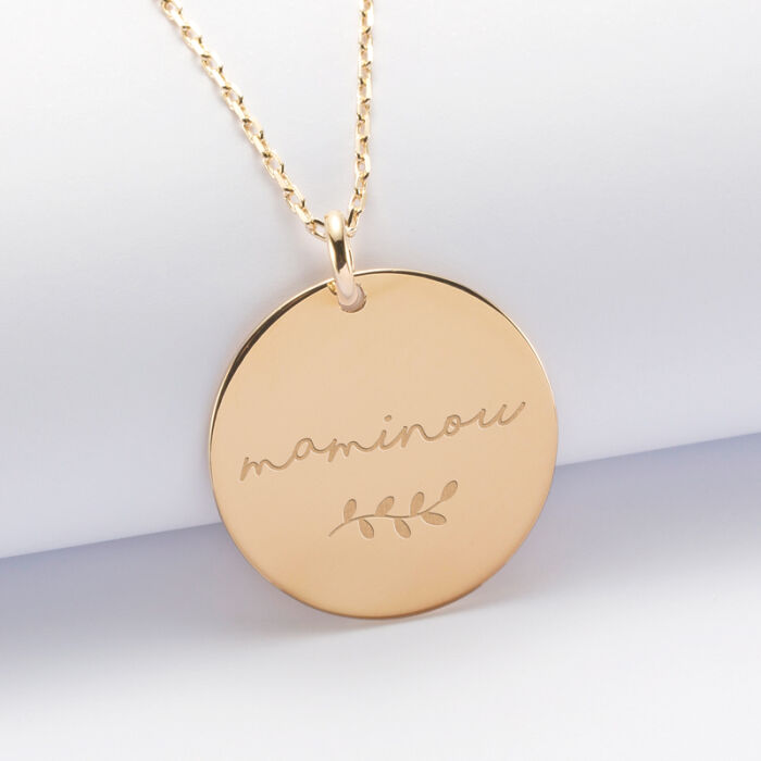 Pendentif personnalisé médaille gravée plaqué or 27 mm "La meilleure Mamie" - illustration