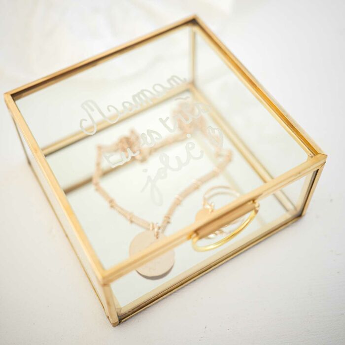 Boîte à bijoux personnalisée 10x10x5 cm verre gravé - photo ambiance Ecriture