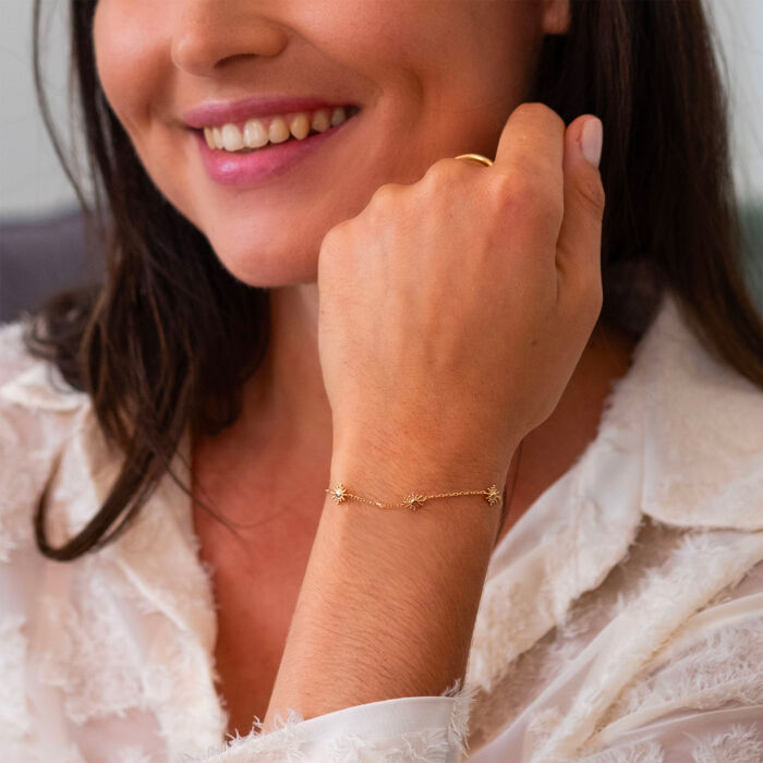 Bracelet chaîne étoile brillante plaqué or - photo portée