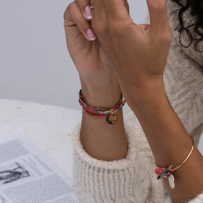 Bracelet 3 tours Liberty personnalisé médaille gravée plaqué or 15 mm - EVJF - Photo porté Team bride