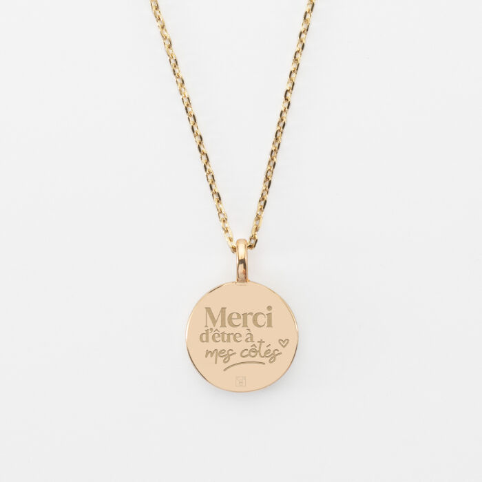 Pendentif EVJF personnalisé médaille gravée plaqué or email noir soleil 14 mm - Merci d'être à mes côtés
