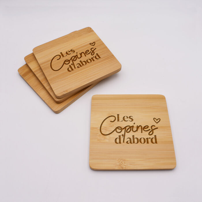 Lot de 4 sous-verres EVJF personnalisés gravés bambou 10x10 cm - Illustration Les copines d'abord