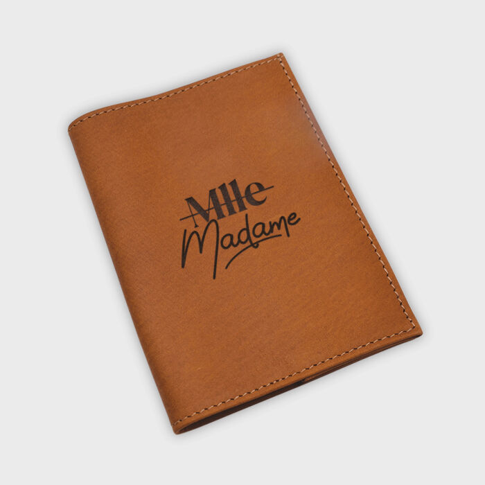 Protège passeport EVJF personnalisé cuir couleur Caramel - Mlle Madame