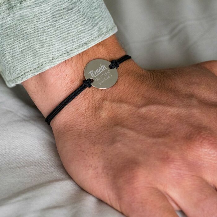 Bracelet personnalisé cordon doublé médaille gravée argent 2 trous 20 mm - EVG - Photo porté