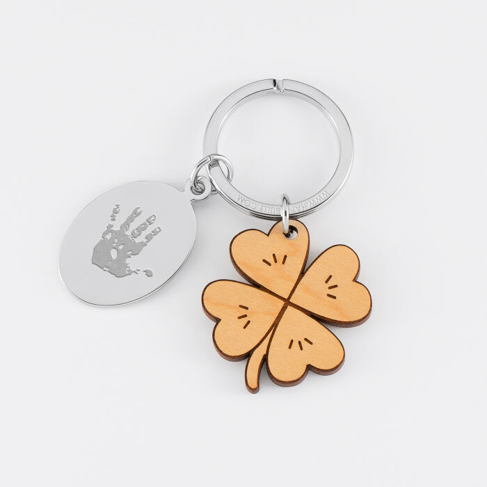 Porte clé personnalisé médaille gravée ovale acier et breloque bois trèfle - empreinte