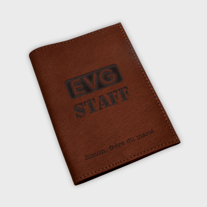 Protège passeport personnalisé cuir couleur Fauve - EVG - EVG staff