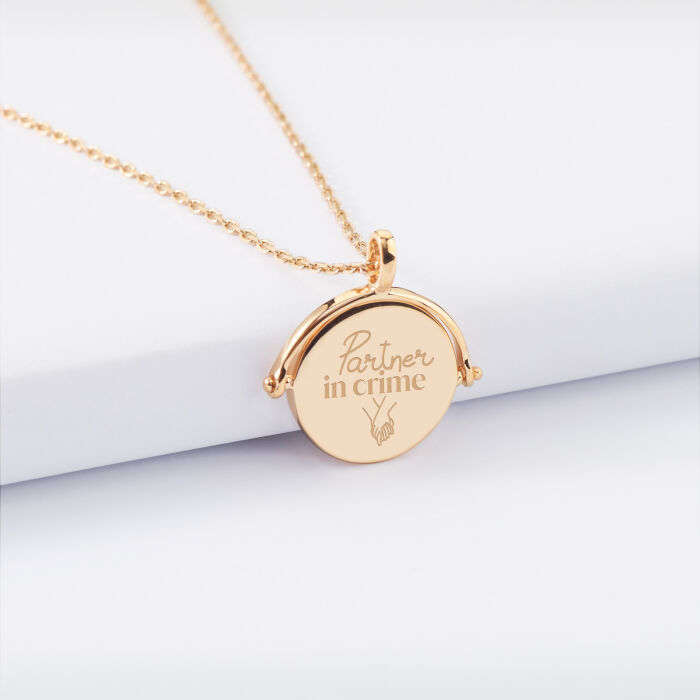Pendentif Mariée personnalisé médaille gravée nacre réversible plaqué or 15 mm - Partner in crime